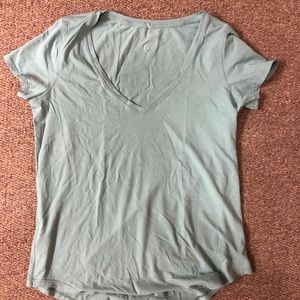 LULULEMON teal v-neck